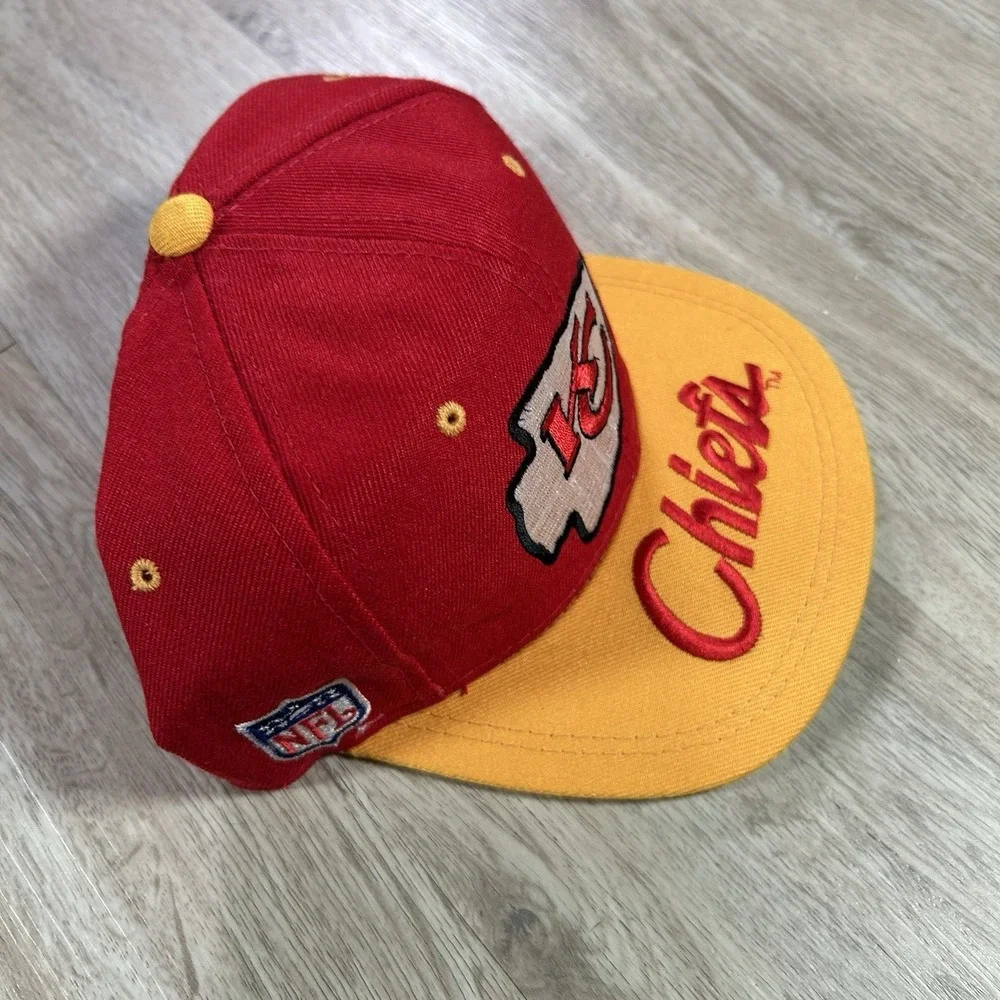 VTG Sports Specialties Kansas City Chiefs Script Snapback Hat NFL Red‎ Wool Cap